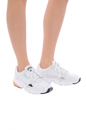 Buty sportowe ‘falcon w’, zdjęcie 2 Buty sportowe ‘falcon w’ od ADIDAS Originals